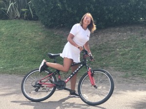 alicia en bici