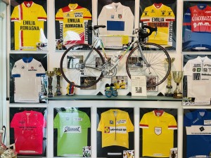 camisetas y bici de marco pantani